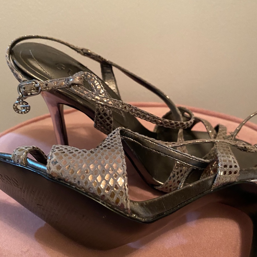 Guess gorgeous heels
